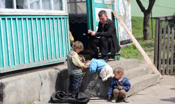 В Житомирской обл., расследуя обстоятельства убийства, правоохранители спасли троих детей