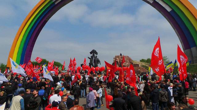 Первомайские демонстрации в Киеве проходят спокойно