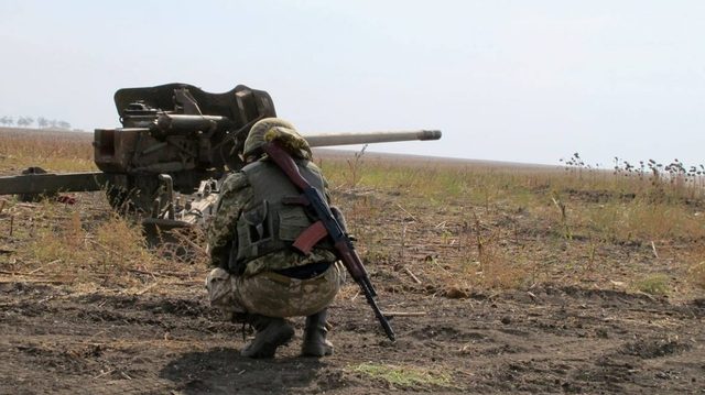 Сутки в АТО: 55 обстрелов, 4 военных ВСУ ранены