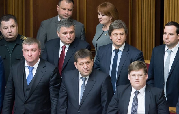 Уряд визнав, що орендує електромобілі незаконно