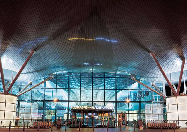 Пограничники в "Борисполе" не пропустили в Украину двух россиян