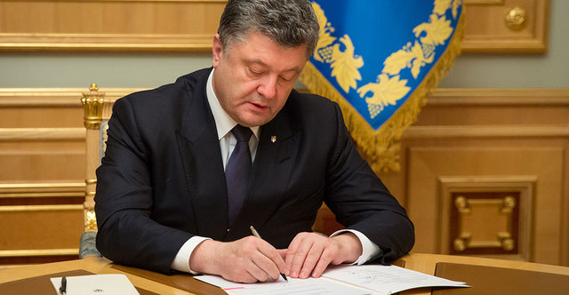 Порошенко разрешил присваивать звание Героя Украины иностранцам