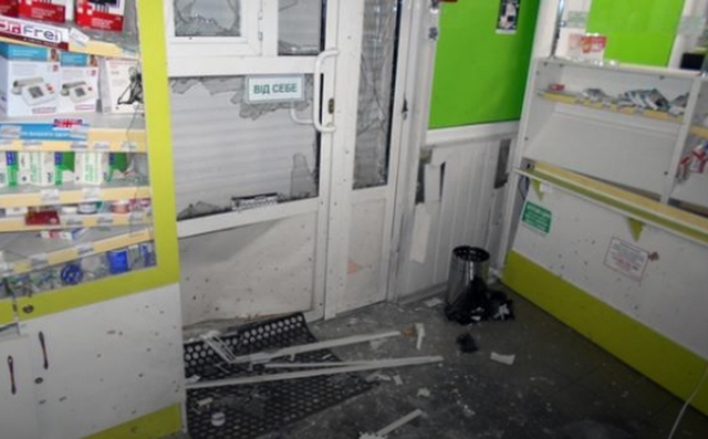 В окно харьковской аптеки бросили боевую гранату