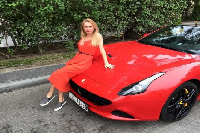 Дочь мэра ездит на Porsche и имеет бизнес в России