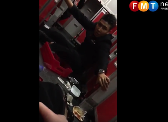 Еще один самолет попал в зону сильной турбулентности, есть пострадавшие