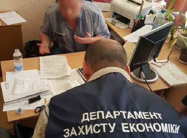 В Харькове задержали ревизора налоговой инспекции за взятку в 5 тыс грн