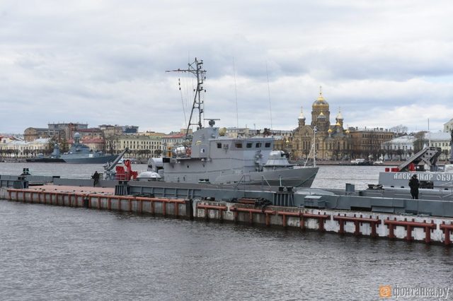 Прибывшие для парада военные корабли внезапно покинули Санкт-Петербург
