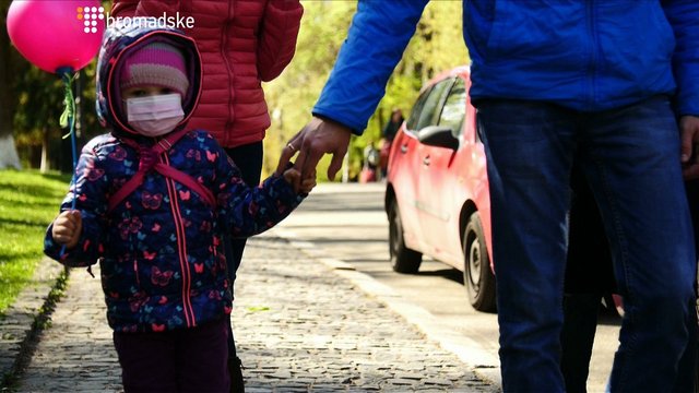 «Донори тут зайві»: Куди йдуть державні мільйони, призначені рятувати онкохворих дітей