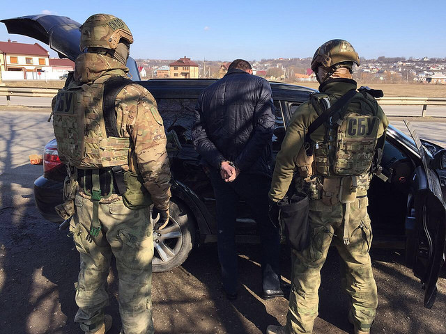 СБУ задержала банду торговцев оружием из зоны АТО