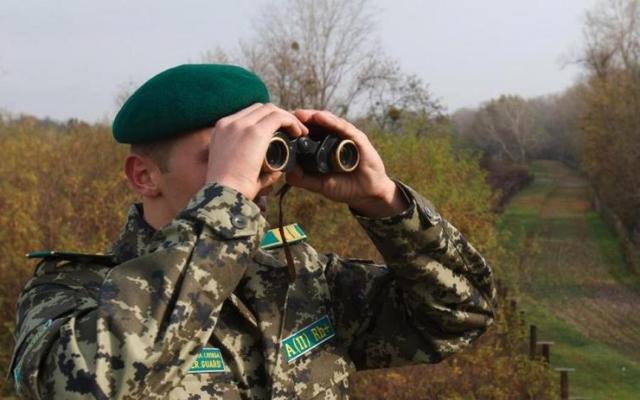 Таможенники со стрельбой задержали контрабандистов