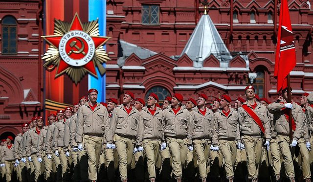 В параде Победы в Москве впервые поучаствовала «Юнармия»