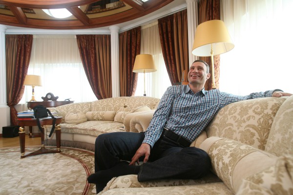 Кличко заработал меньше своих замов