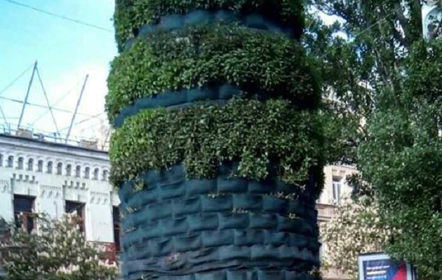 В Киеве повредили инсталляцию на месте памятника Ленину