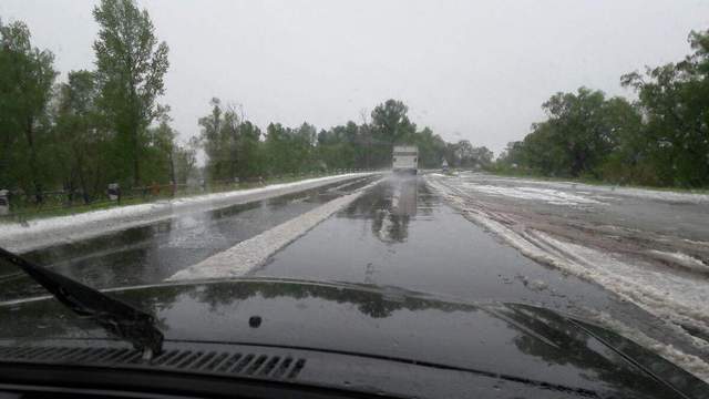 "Возвращаемся на зимнюю резину": фотографии с трассы Чернигов - Киев поражают