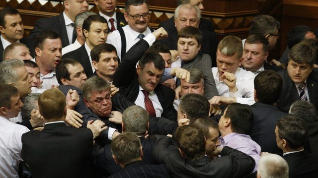 Бездельники из Верховной Рады не смогли выйти на работу после майских