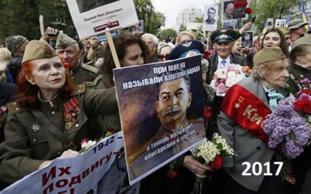 Участница "бессмертного полка" ежегодно меняет погоны