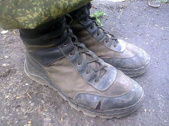 В соцсетях подняли на смех жалкий вид боевиков "ДНР" и их рваную обувь