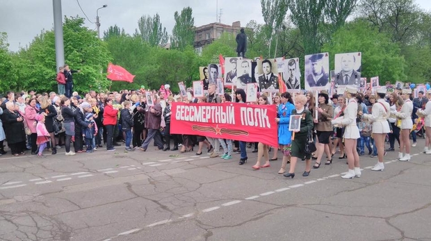 В Алчевске показали парад с военной техникой "отжатой у укров"
