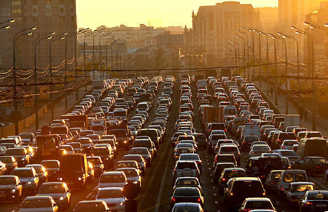 В Киеве горе-водители парализовали шоссе: вид с высоты птичьего полета