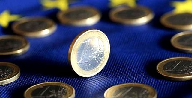 В Министерстве соцполитики рассказали, как получить пенсию, работая за границей