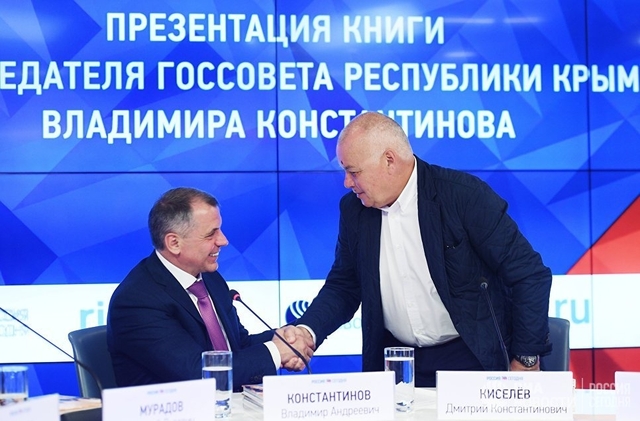 Появилось видео, как с разбитым лицом выглядит пропагандист Путина