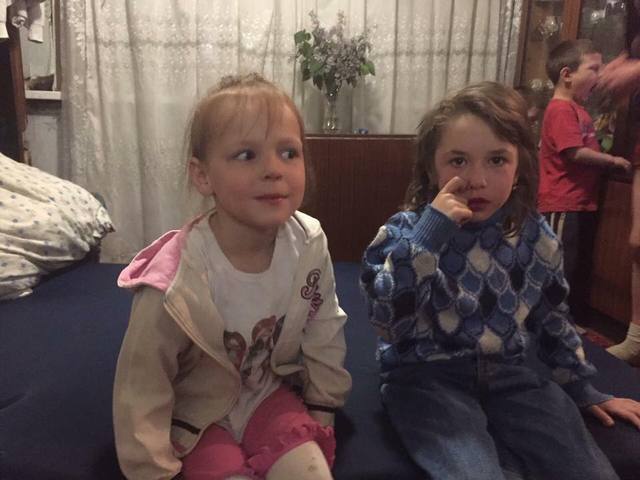 Обстрел Авдеевки: Сиротами остались две маленькие девочки