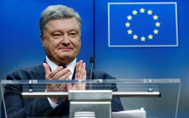 Порошенко поедет торжественно подписывать безвиз во Францию