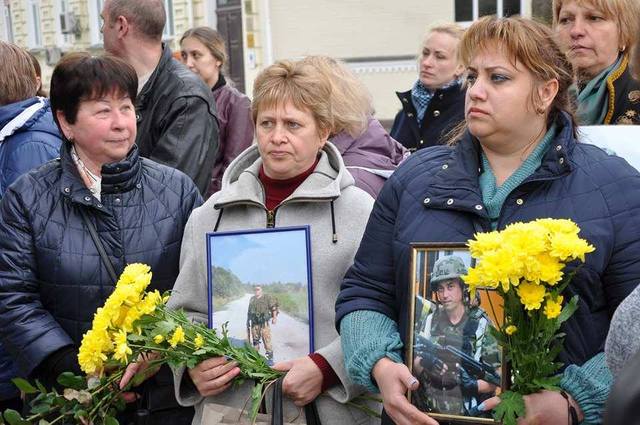 Ко Дню матери на Михайловской площади прошла панихида по погибшим в АТО