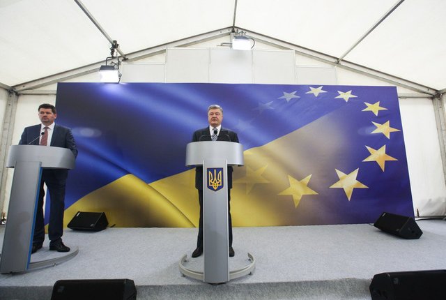 Порошенко о работе жены на канале Ахметова: Со мной не советовалась