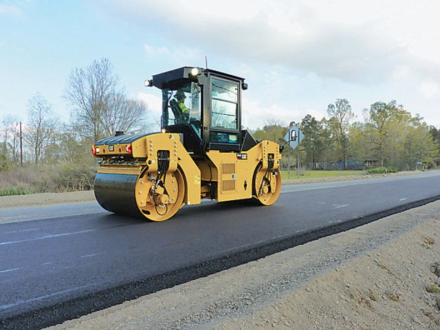 Асфальтовий коток Демішкана досі їздить дорогами Черкащини