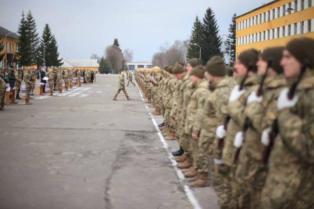 Военкоматы начали подготовку к призыву офицеров запаса