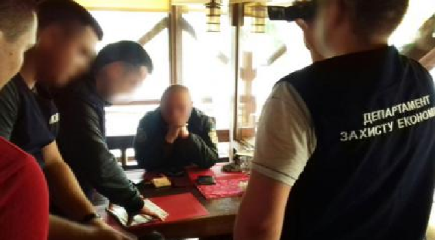 Командир воинской части требовал взятку за зачисление призывника на службу