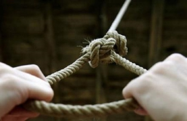 72-летняя женщина до смерти забила мужа и повесилась