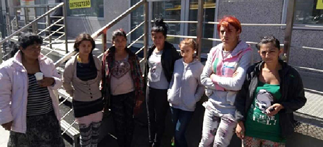 В Киеве группа женщин нагло забрала у мужчины сумку с деньгами