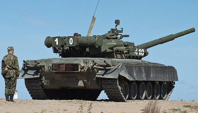 Порошенко рассказал о новой партии танков, которые будут поставлены украинским десантникам