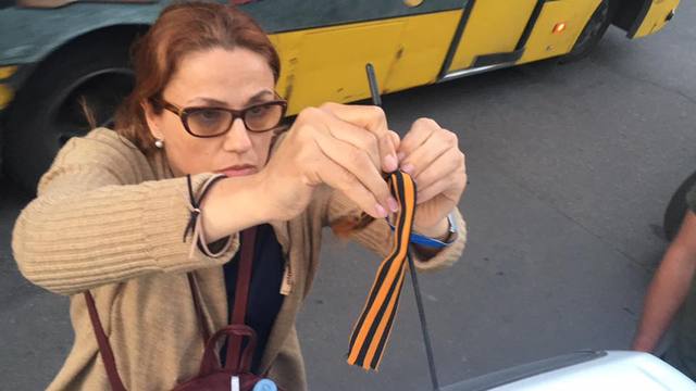 Прокололи шины: В Одессе задержали туристов из Молдовы с георгиевской лентой