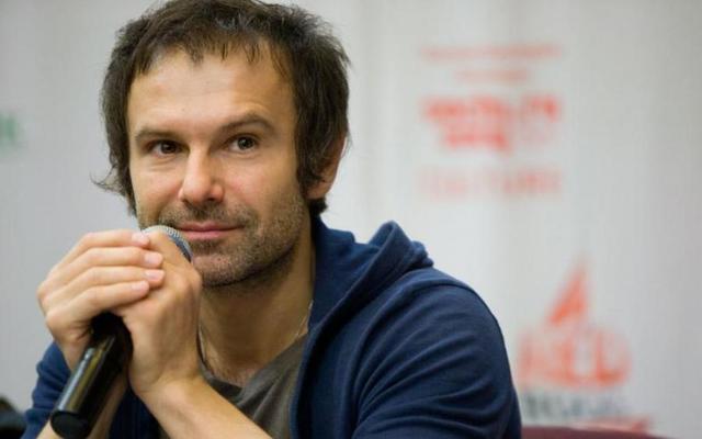 Вакарчук напомнил политикам о людях