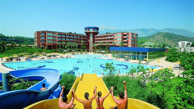 Турция утвердила поездки для украинцев по ID-картам