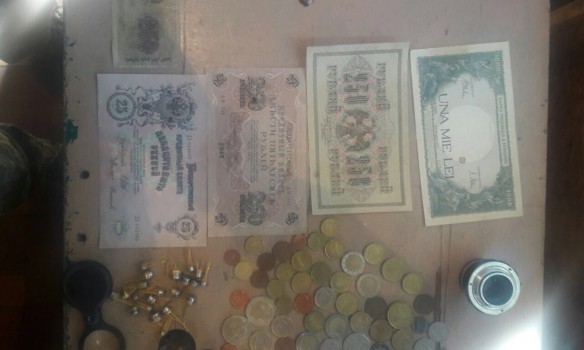 Житель Луганска пытался ввезти через КПВВ серебро и денежные купюры царских времен