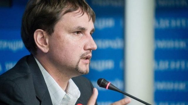 Украинцев призывают оборвать все контакты с родственниками из России