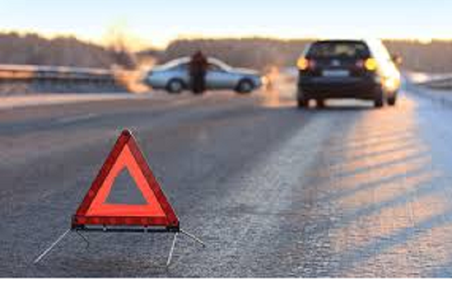 Камера зафиксировала момент страшного ДТП с байкером в Киеве