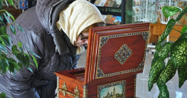 Официальная религия России − некрофилия