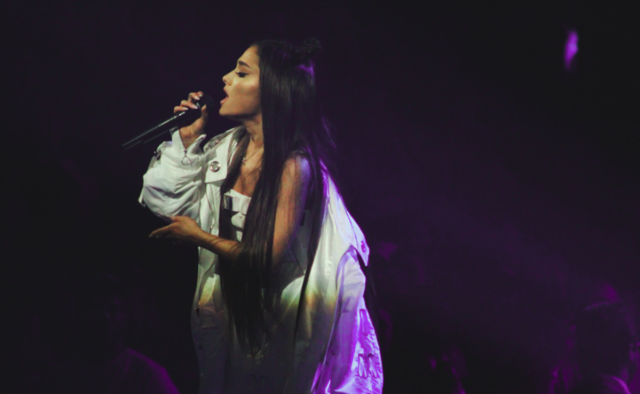 Ариана Гранде о кровавом теракте на своем концерте: я сломлена, не могу….