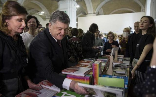 "Книжный Арсенал-2017": счетчик гостей, стометровые очереди и библиофил Порошенко
