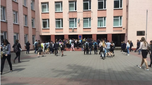 "Зачем учиться на экономиста, чтоб потом работать в Макдональдсе?"