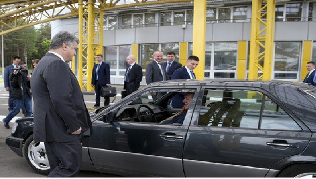 Порошенко выступил против ввоза нерастаможенных автомобилей