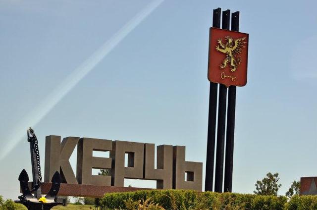 Керченский мост трещит по швам