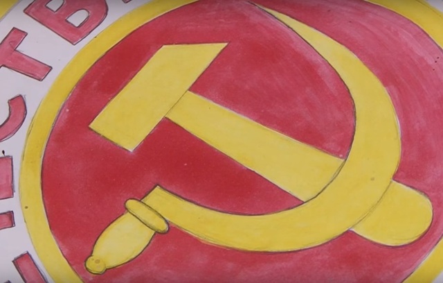 "Правый сектор" заставил снять стенд с коммунистическими символами