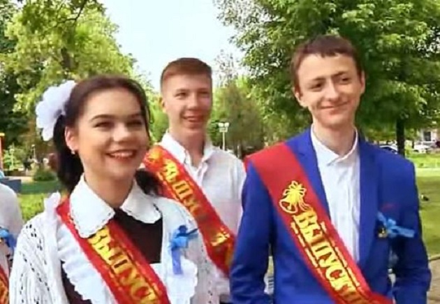 "Где продолжите обучение? В народной республике": Опрос выпускников в Луганске