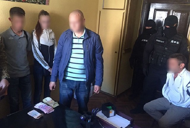 В Полтаве депутата облсовета задержали при даче крупной взятки полиции